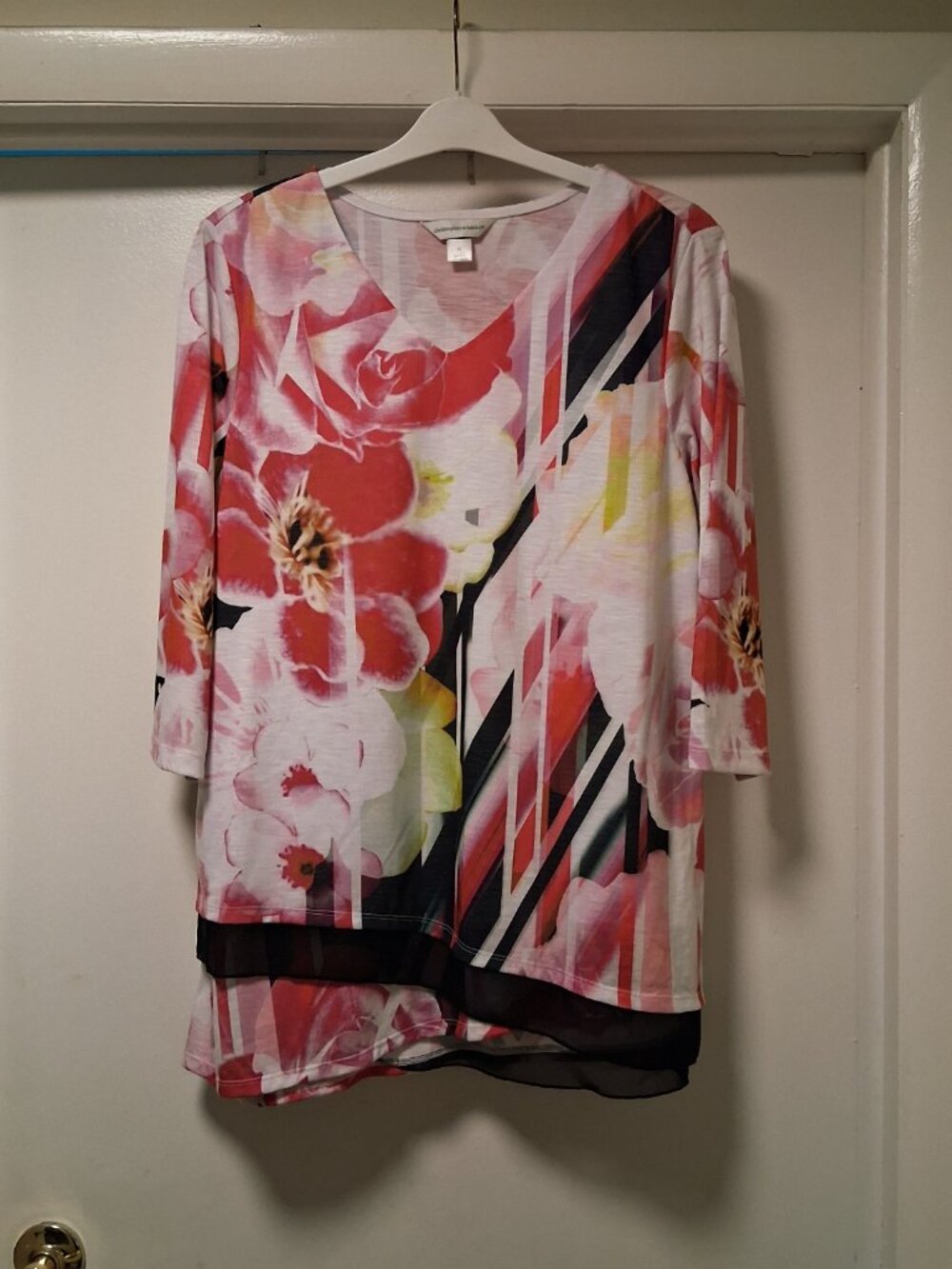 Christopher & Banks 3/4 Sleeves floral top sz L  /B8